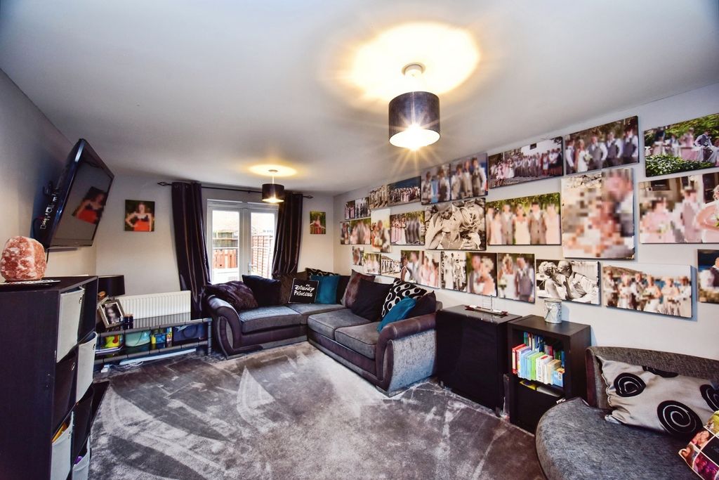 Property photo 2 of 18 Photo