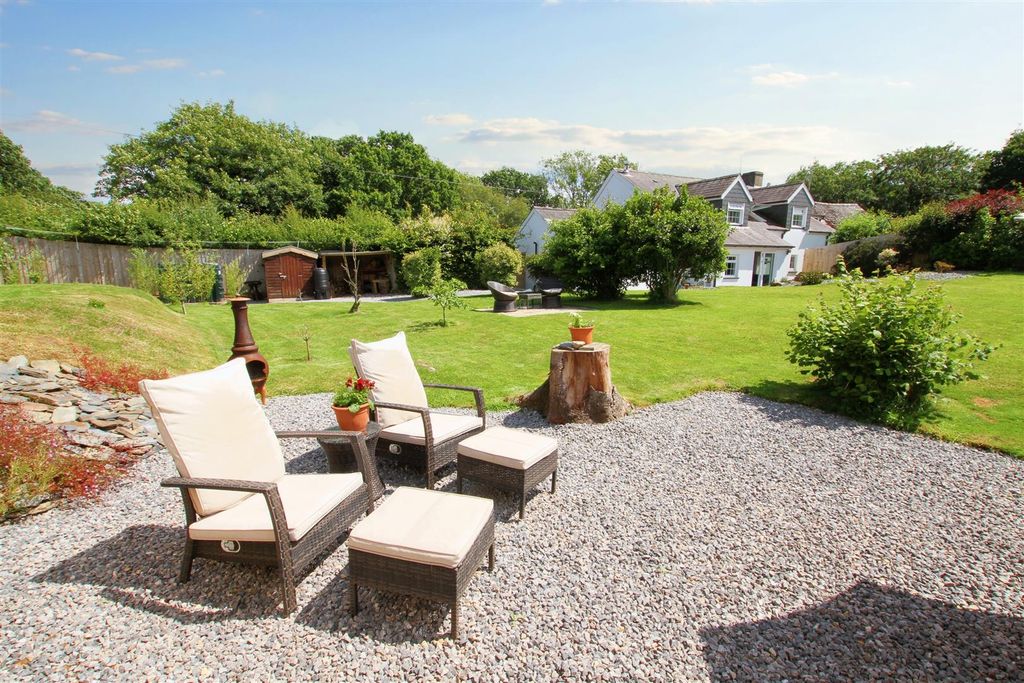 Property photo 3 of 70 Rear Garden In The Summer