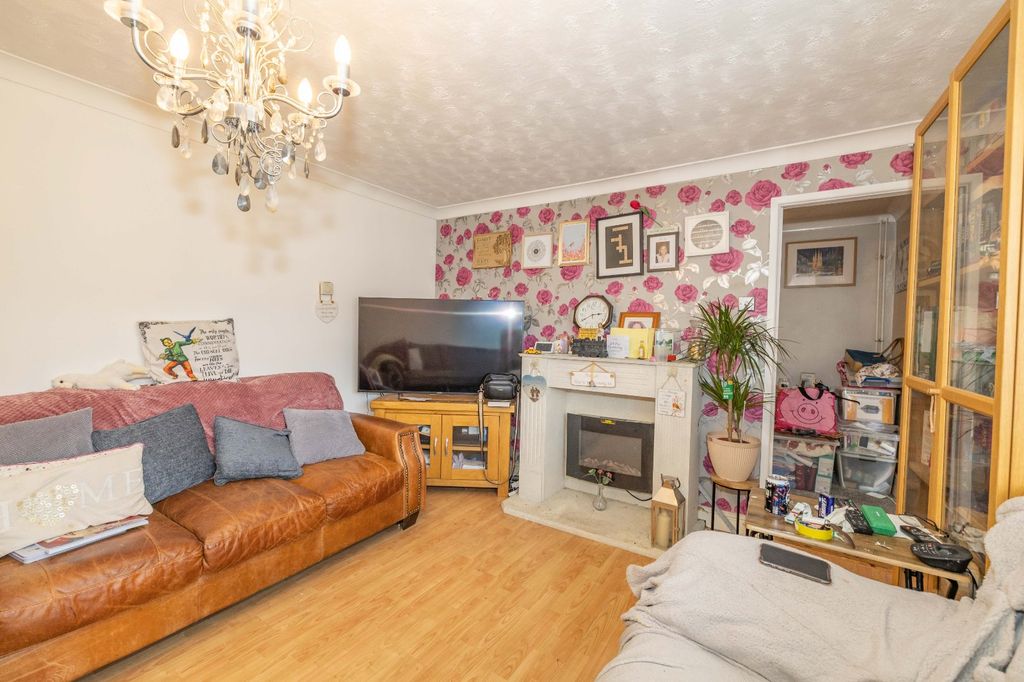 Property photo 3 of 9 Picture 3