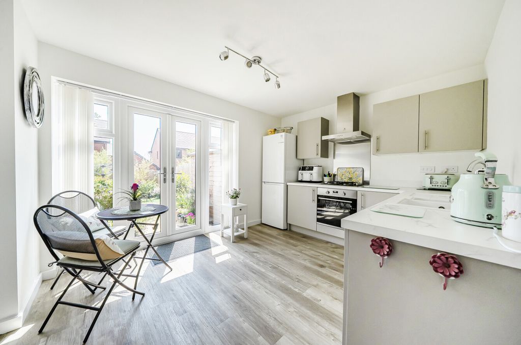 Property photo 3 of 18 Kitchen / Diner