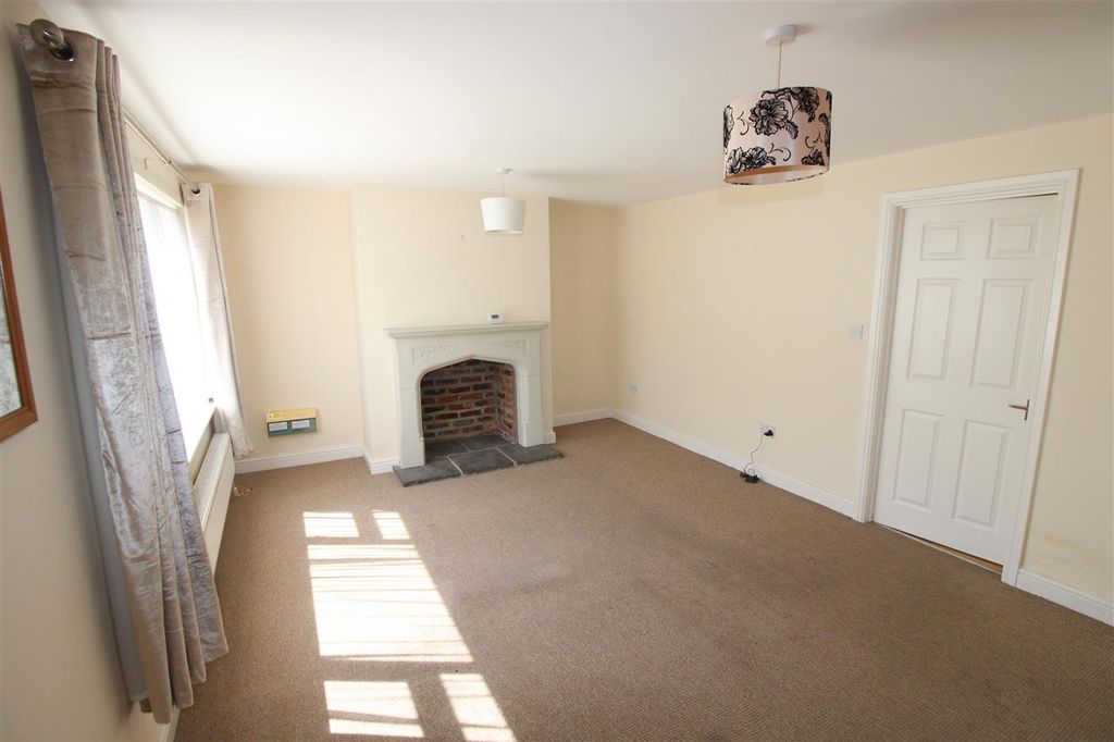 Property photo 2 of 15 Lounge