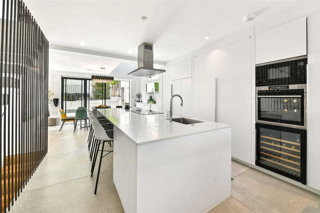 Property photo 3 of 14 Kitchen