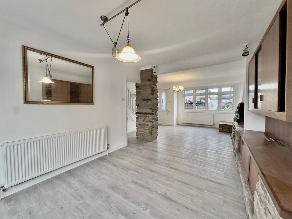 Property photo 3 of 16 Gallery