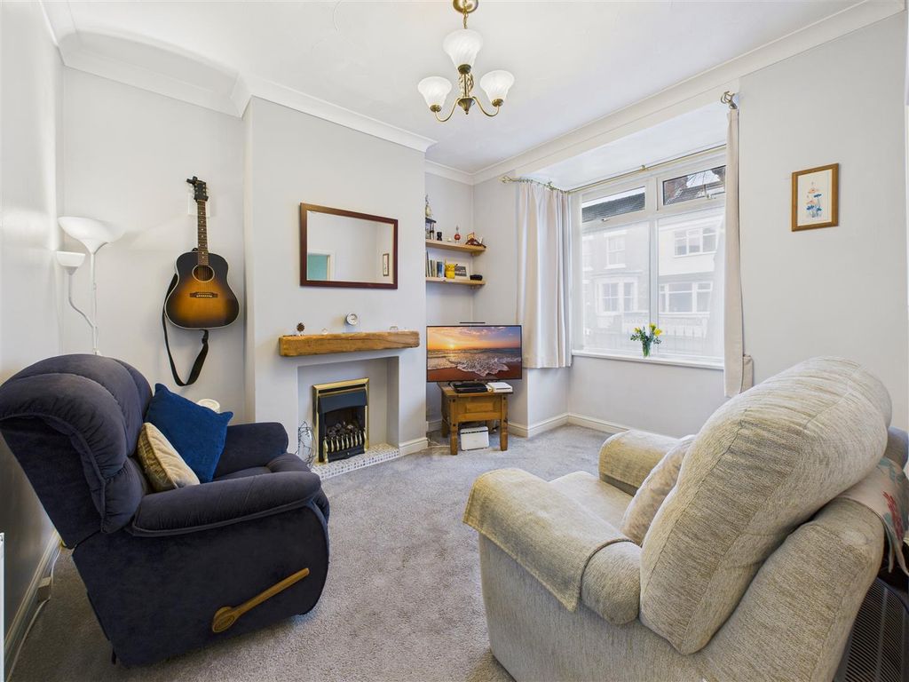 Property photo 2 of 14 Lounge