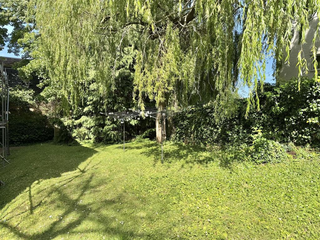 Property photo 2 of 10 Communal Garden