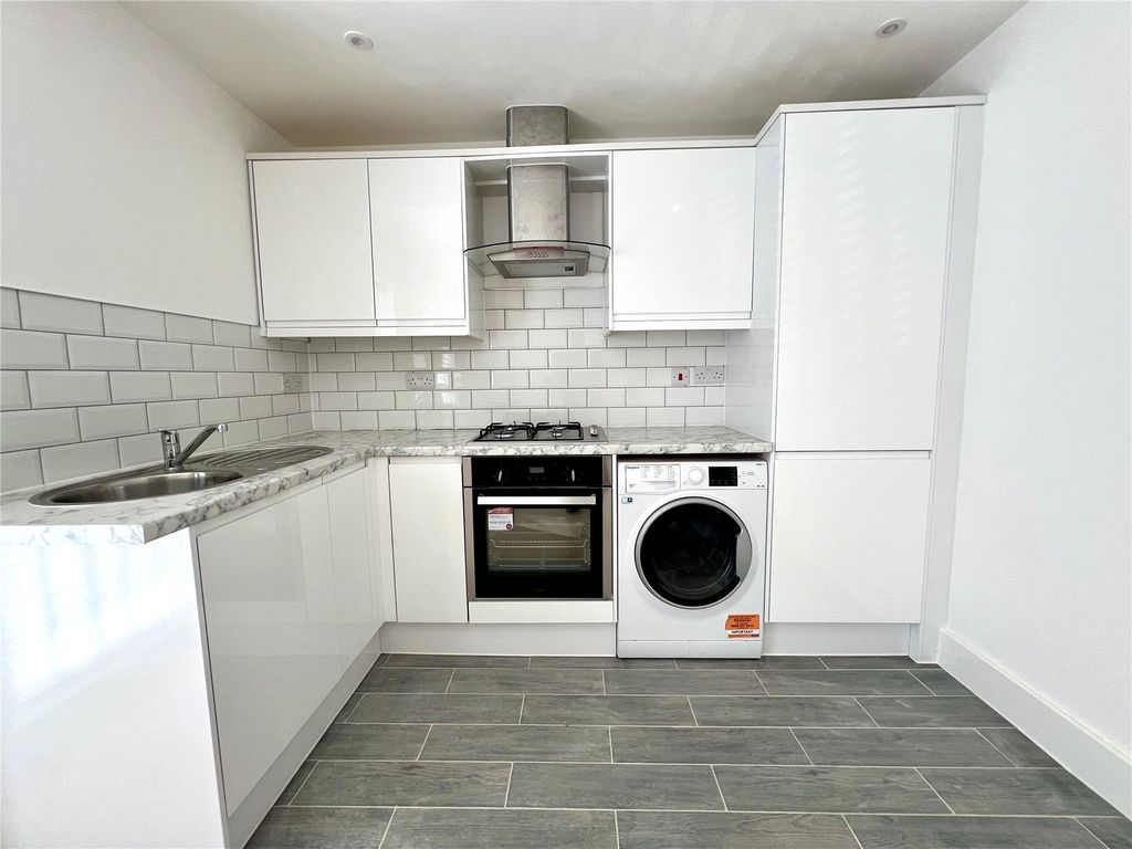 Property photo 2 of 11 Kitchen
