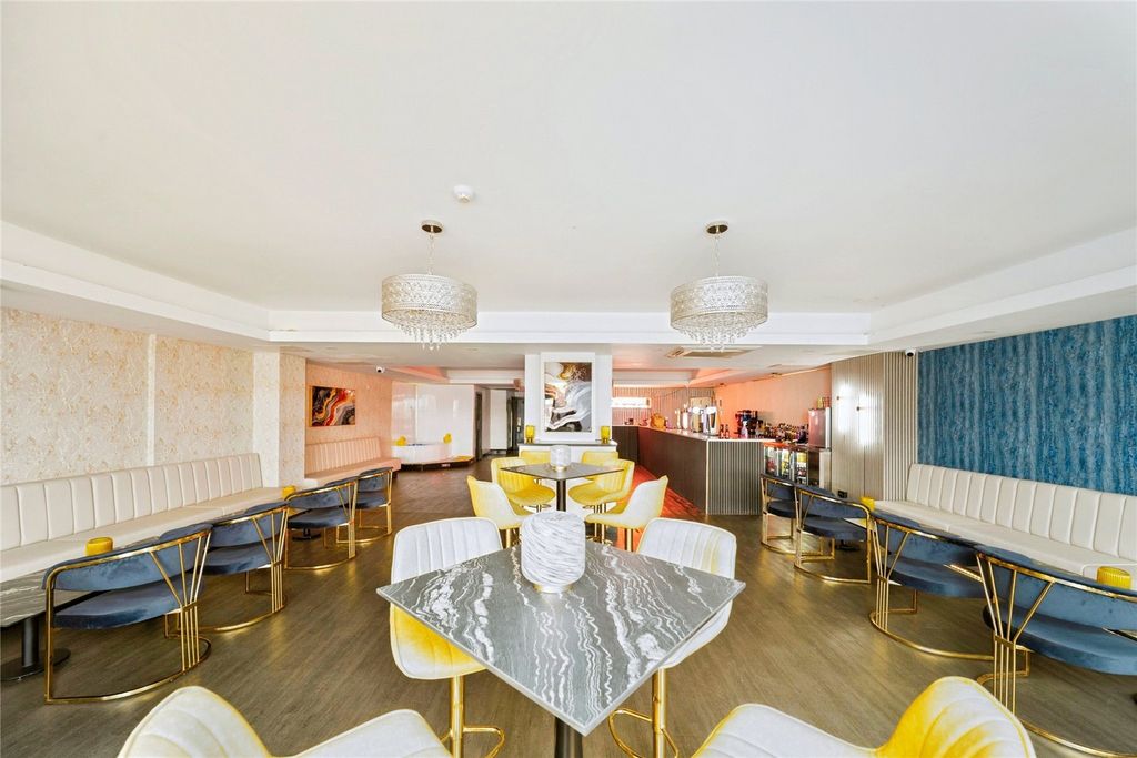 Property photo 3 of 21 Picture No. 33