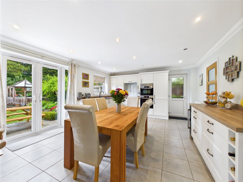 Property photo 2 of 20 Picture No. 11