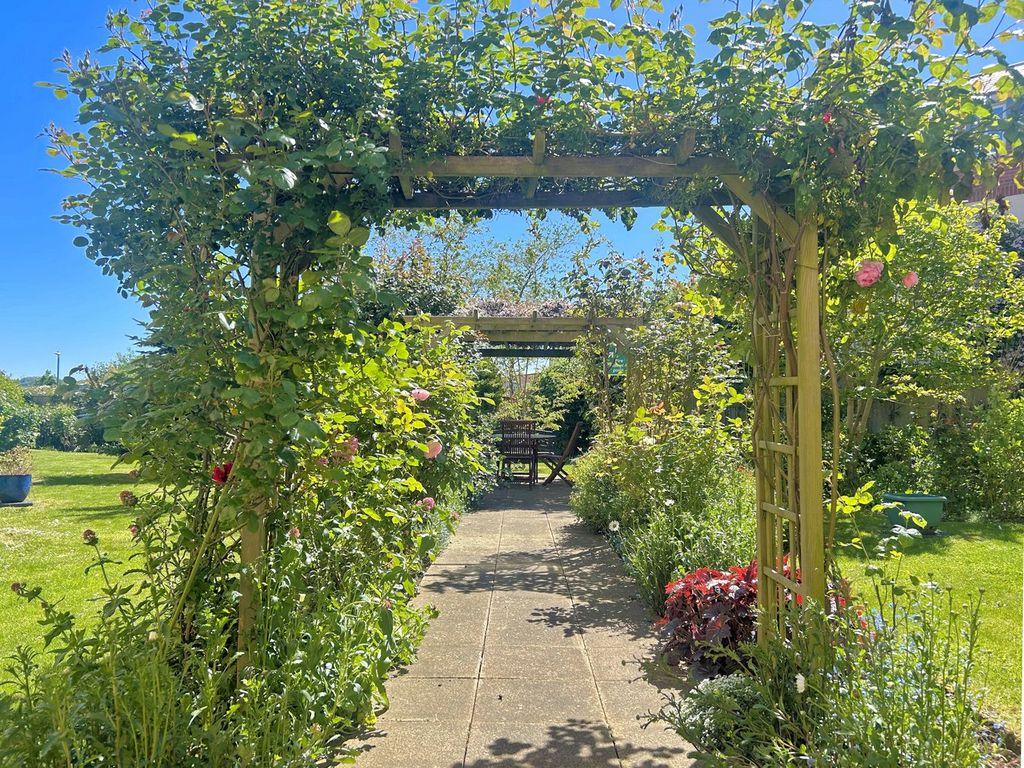 Property photo 2 of 19