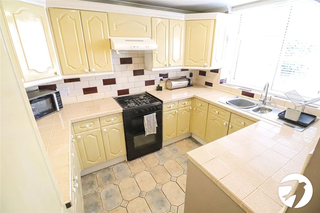 Property photo 2 of 16 Picture No. 11