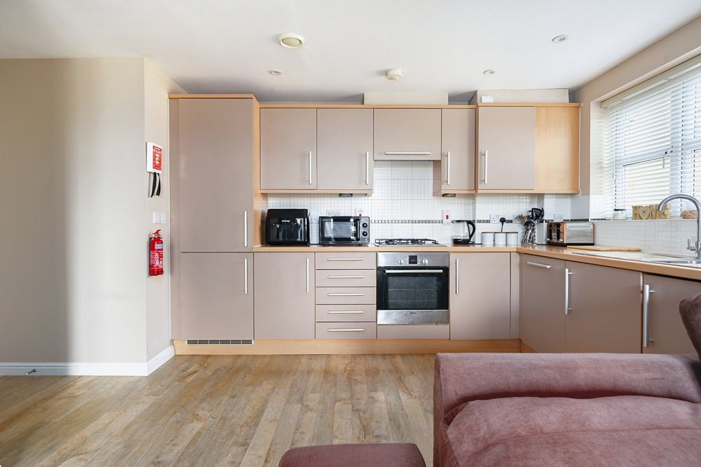 Property photo 2 of 25 Kitchen