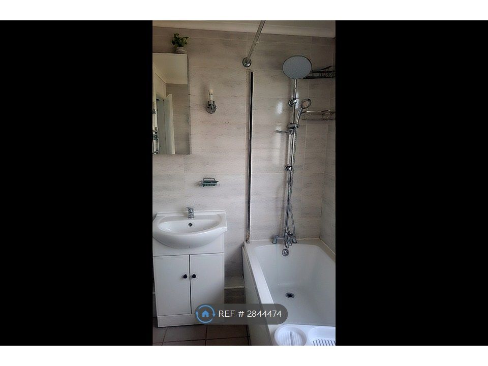 Property photo 2 of 8 Bathroom