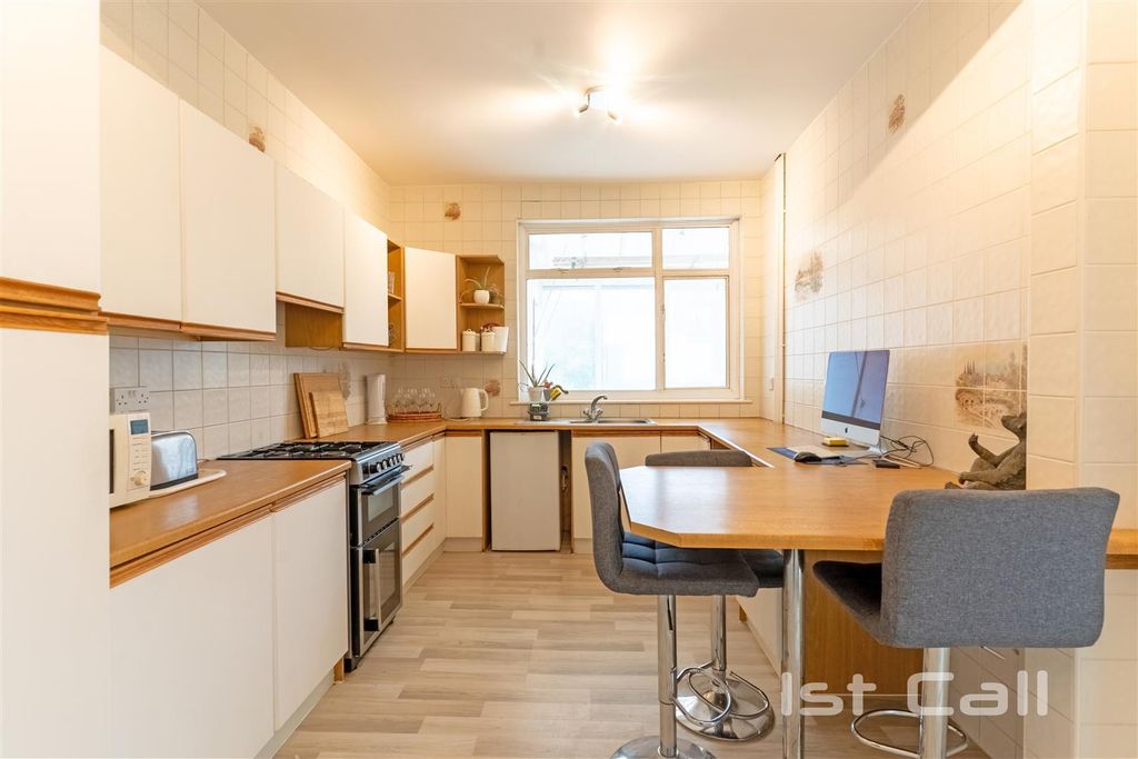 Property photo 3 of 20 Kitchen/ Breakfast Room