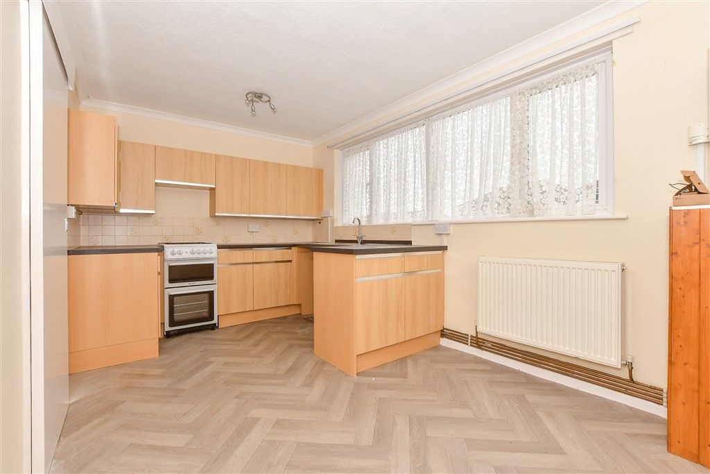 Property photo 3 of 9 Kitchen/Dining Room
