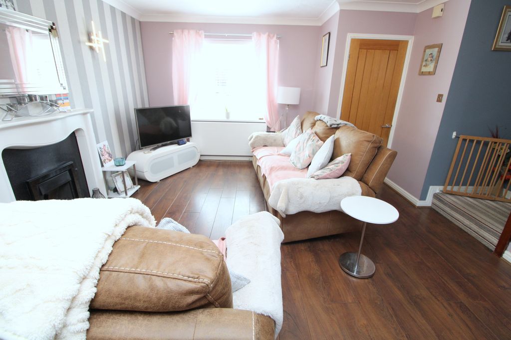 Property photo 3 of 28