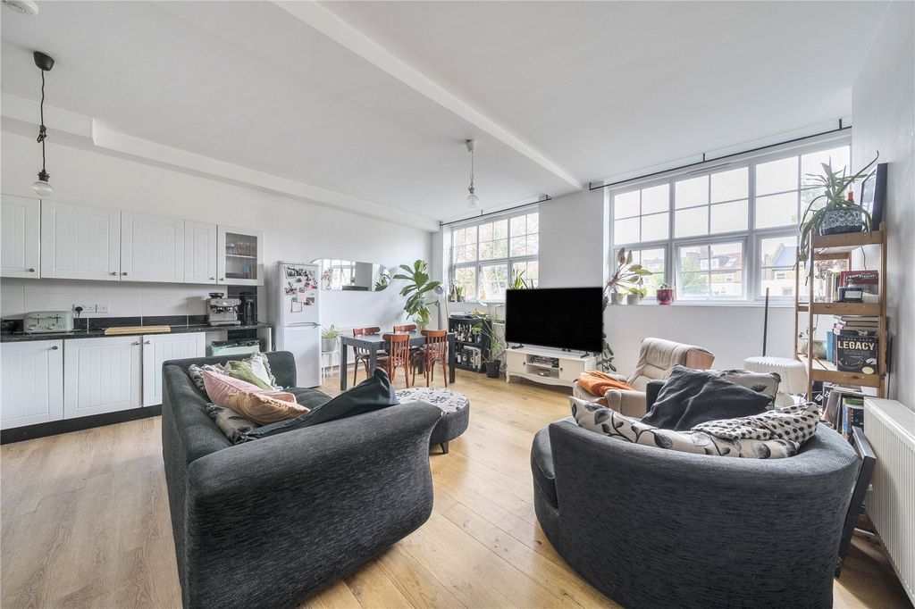 Property photo 2 of 16 Picture No. 04