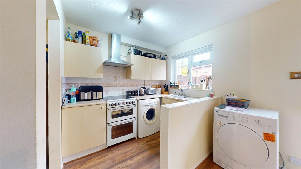 Property photo 3 of 9 Kitchen