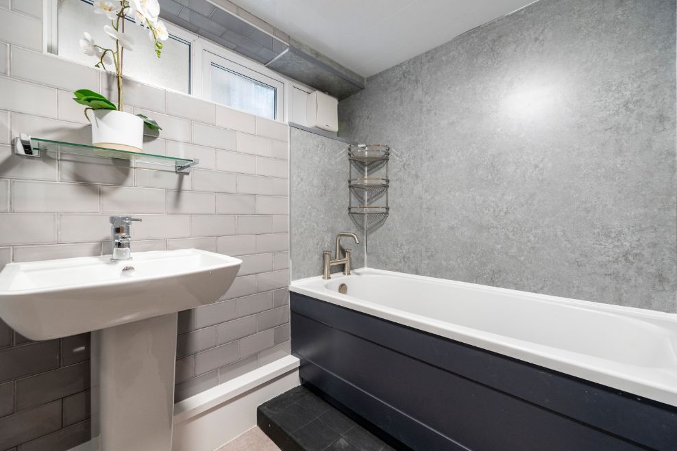 Property photo 3 of 15 Khf1 - Bathroom