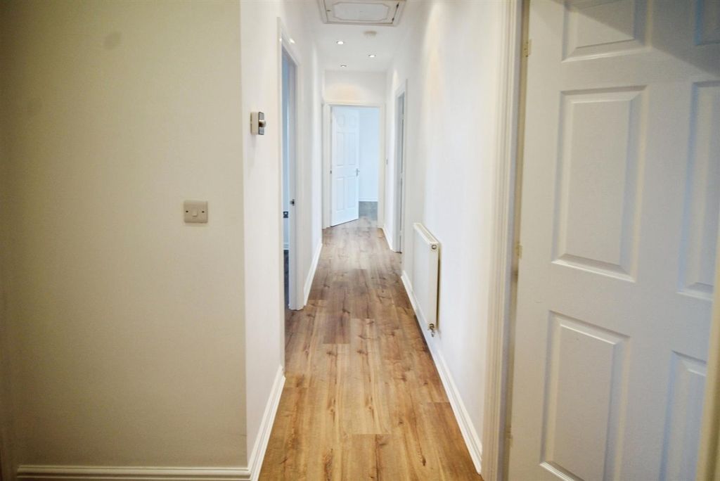 Property photo 2 of 15 Hallway