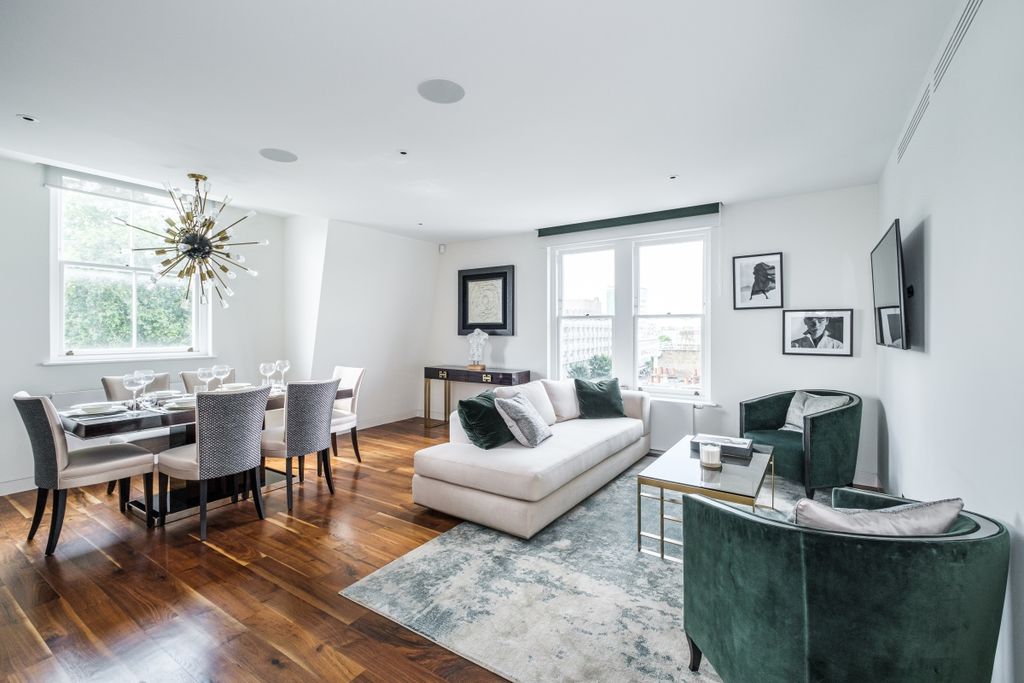 Property photo 2 of 11 Living Room