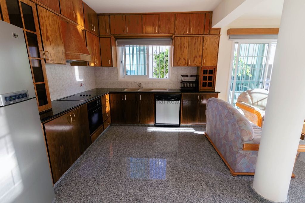 Property photo 3 of 35