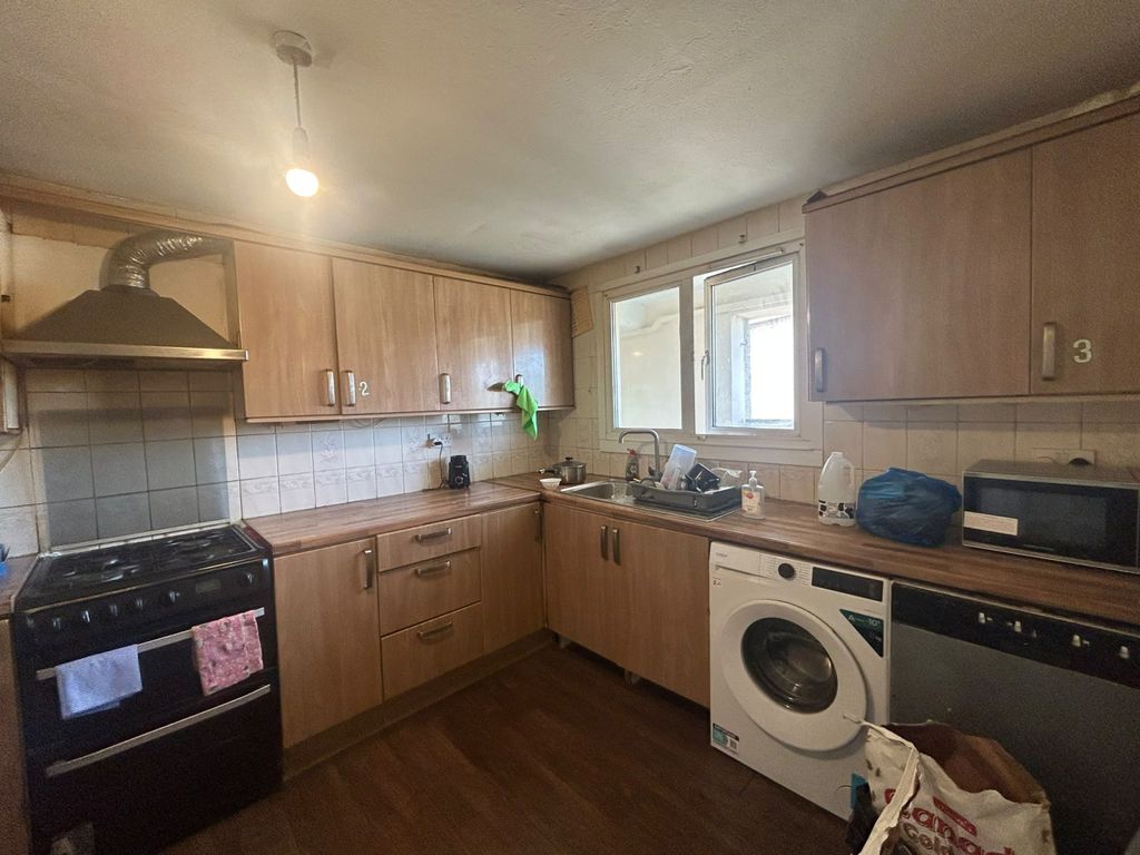 Property photo 1 of 10 3 Bed Flat To Rent Convent Way, Southall Ub2