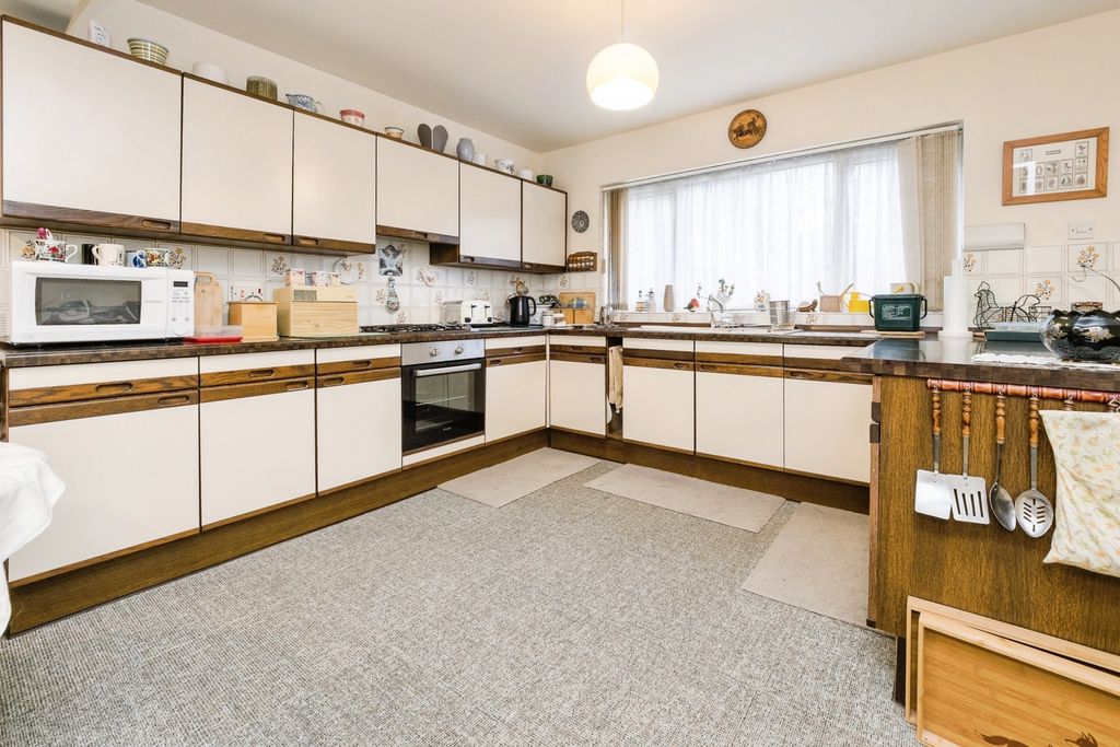 Property photo 3 of 18 Pbox-Img.Jpg