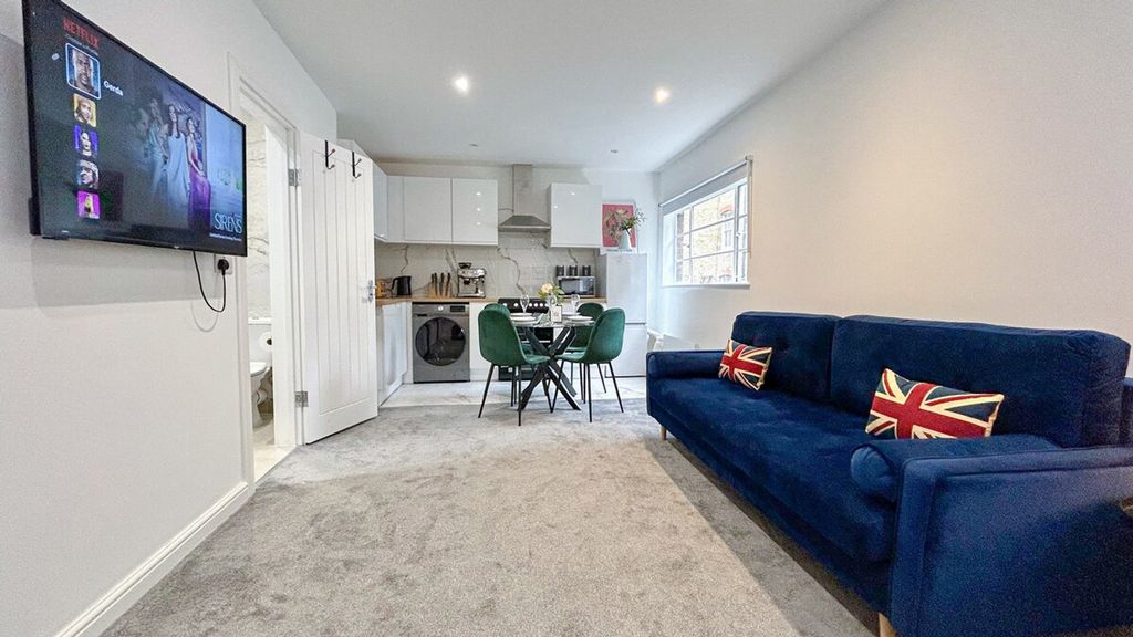 Property photo 1 of 13 Living Room