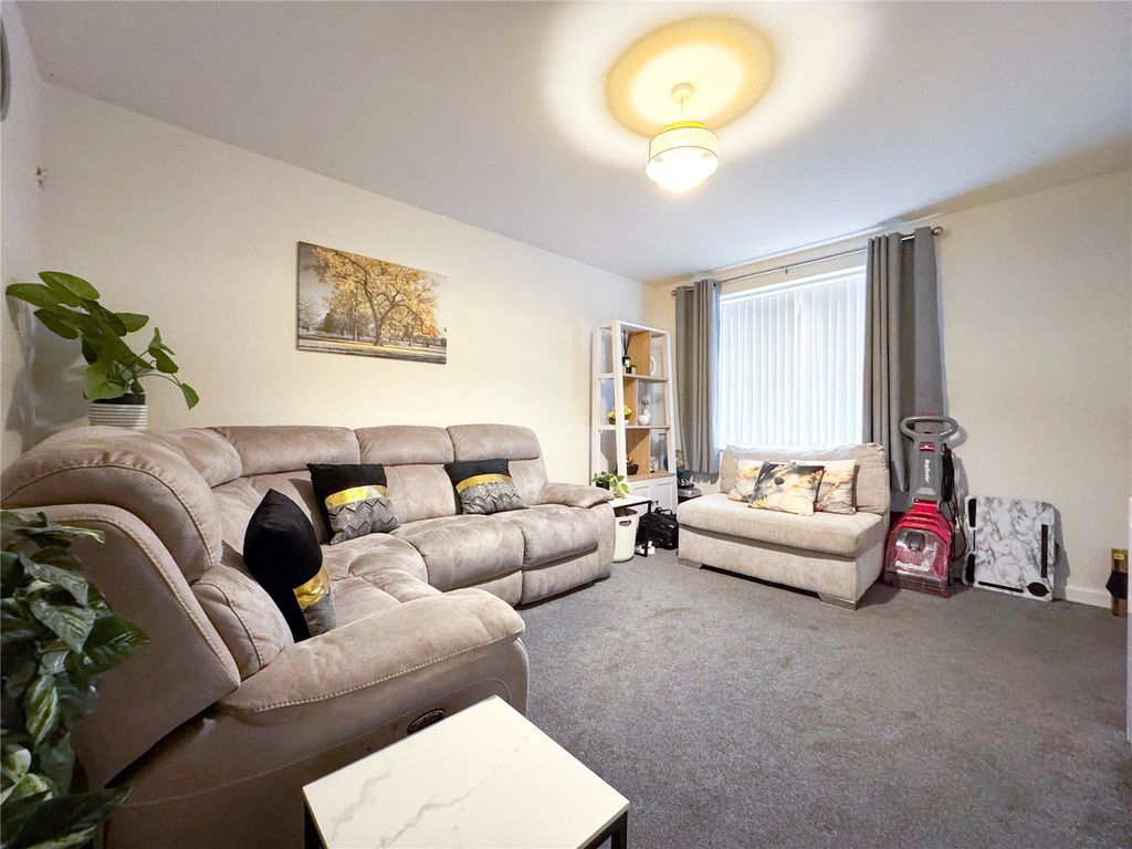 Property photo 2 of 19 Lounge