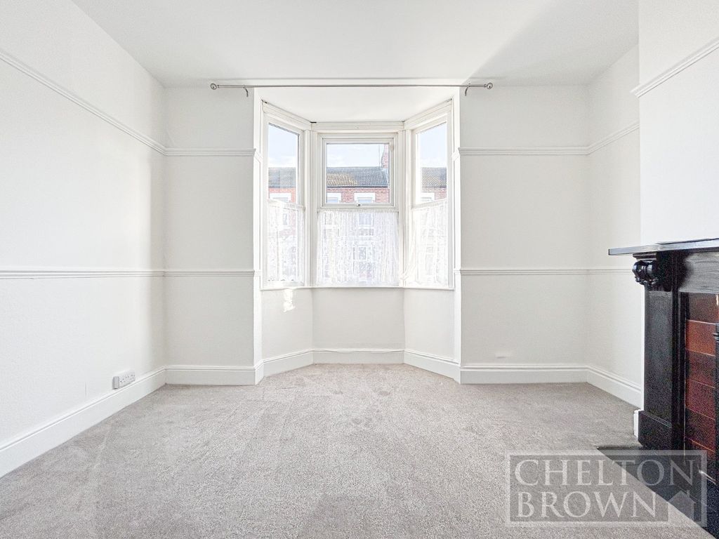 Property photo 2 of 46 Living Room