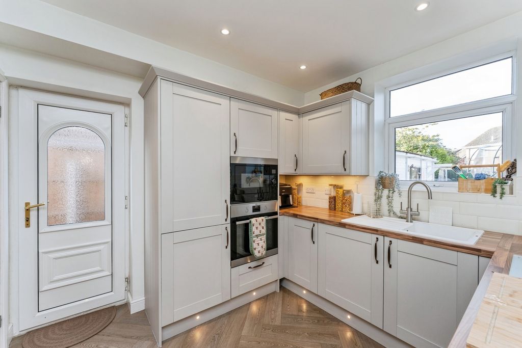 Property photo 3 of 25 Pbox-Img.Jpg