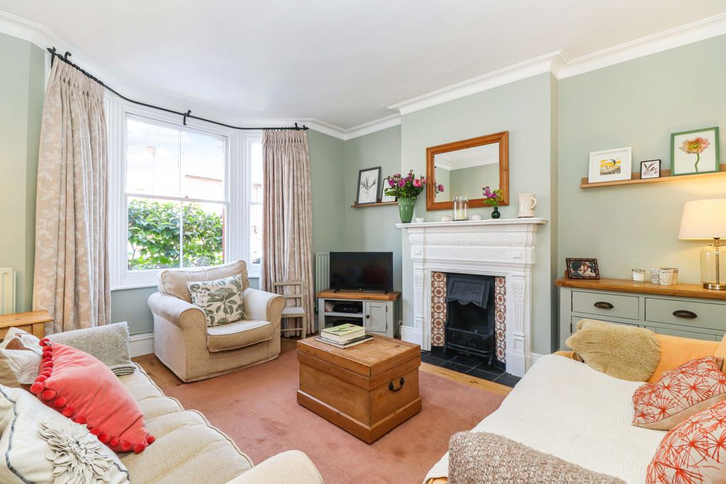 Property photo 2 of 36 Sitting Room