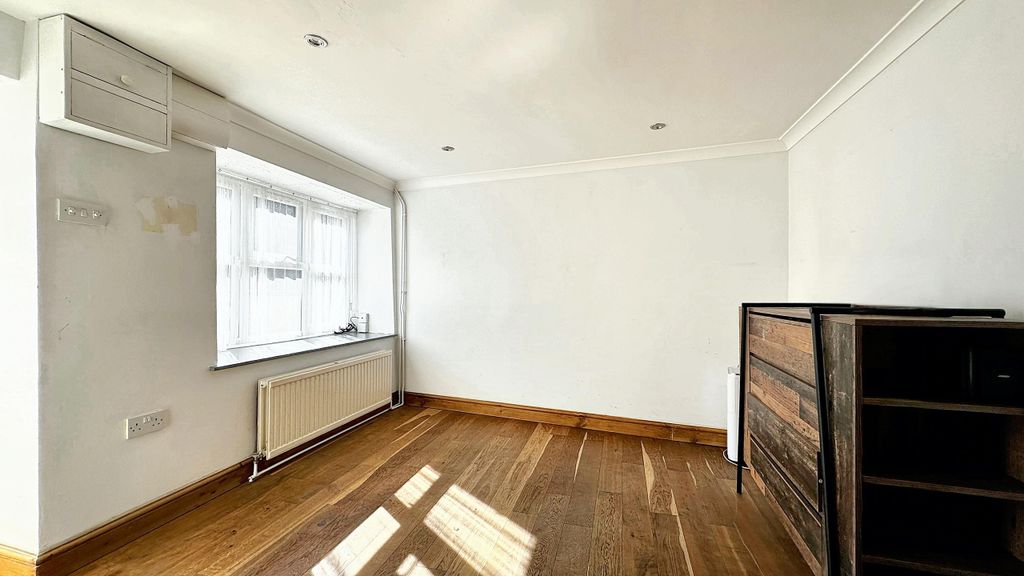 Property photo 3 of 17 55Fce608-1c41-4B4F-869B-Fb8727868449.Jpeg