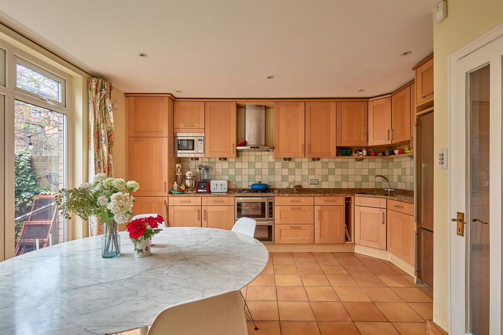 Property photo 2 of 36