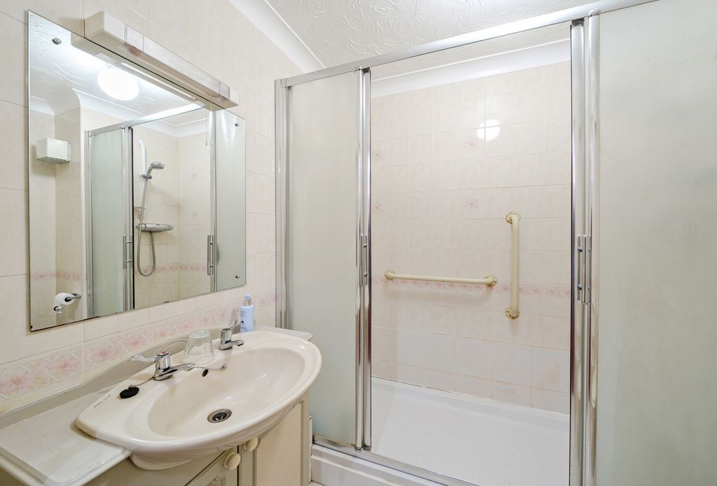 Property photo 2 of 21 1371589-9-68F7662...