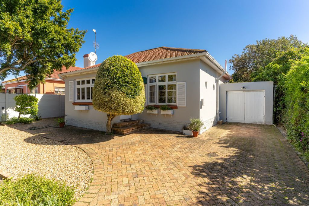 Property photo 2 of 37 Kw1582366