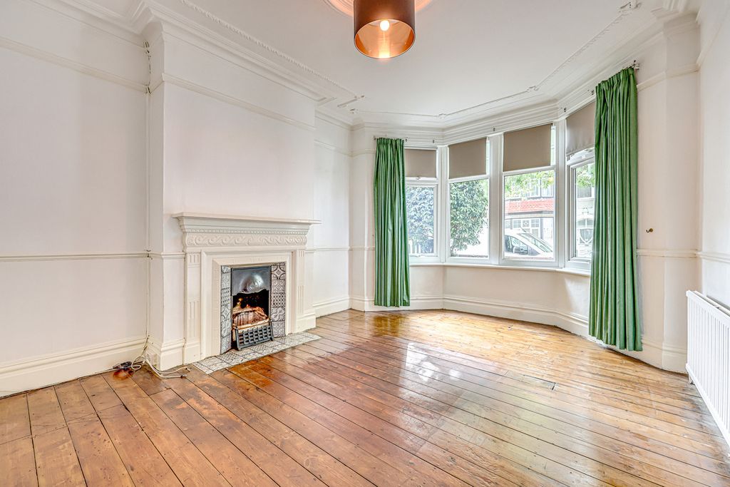 Property photo 2 of 28