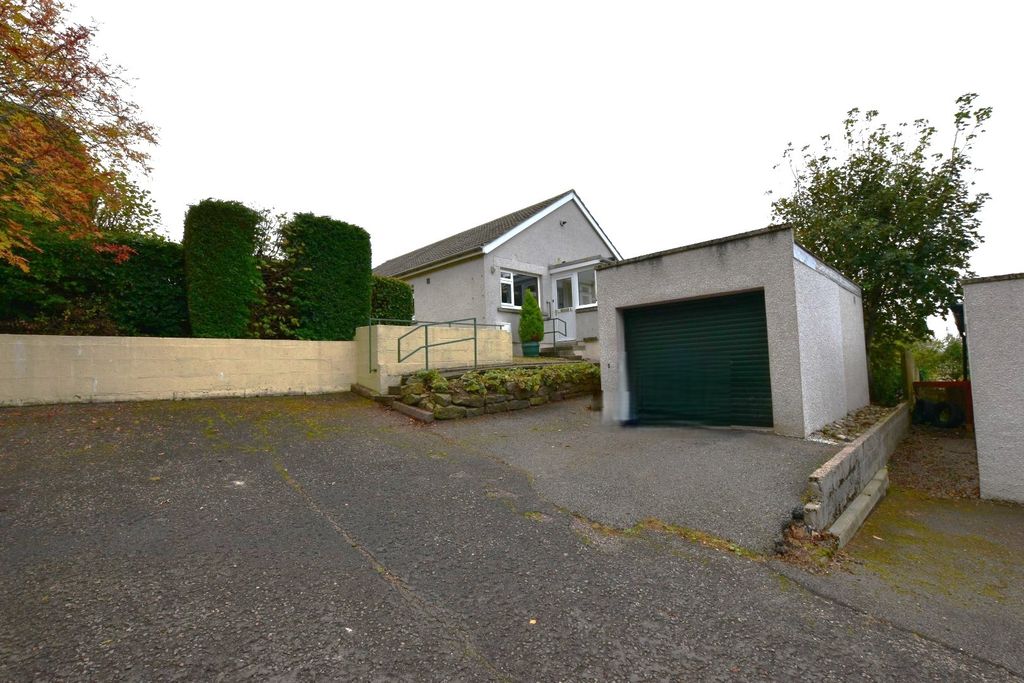 Property photo 3 of 31