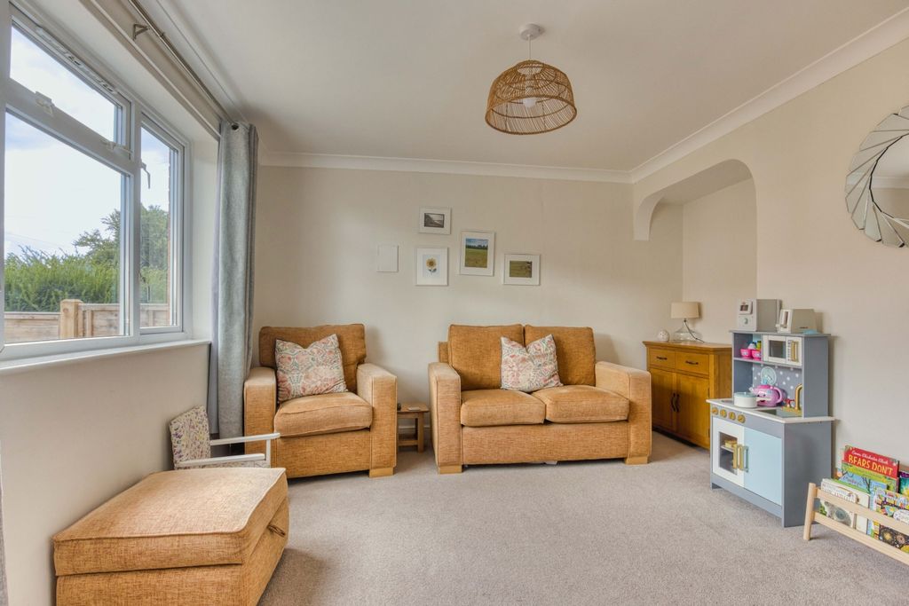 Property photo 2 of 19 Ewemove Taunton St Albans Place1 (1)