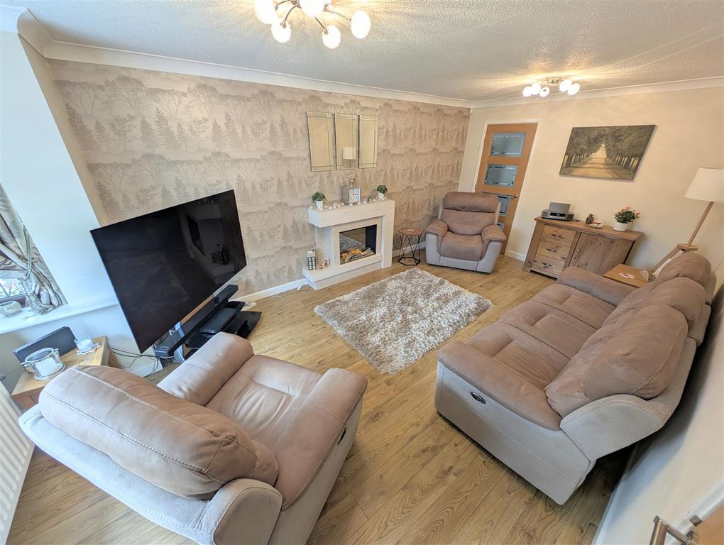 Property photo 2 of 31
