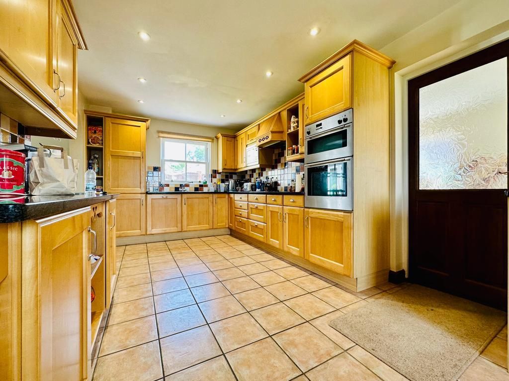 Property photo 2 of 15 Kitchen