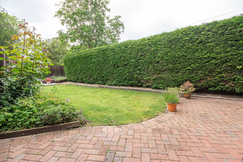 Property photo 3 of 10 Garden