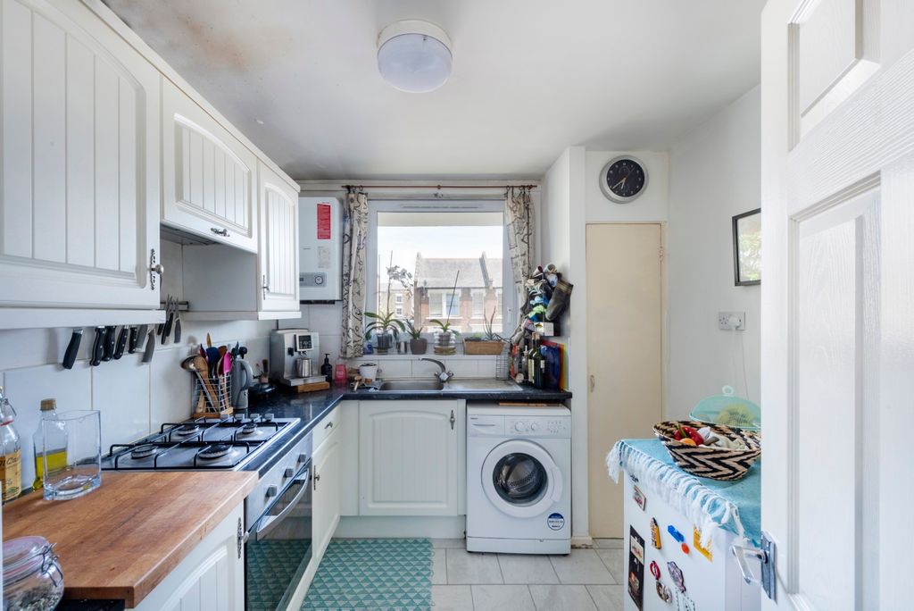Property photo 2 of 5 Kitchen