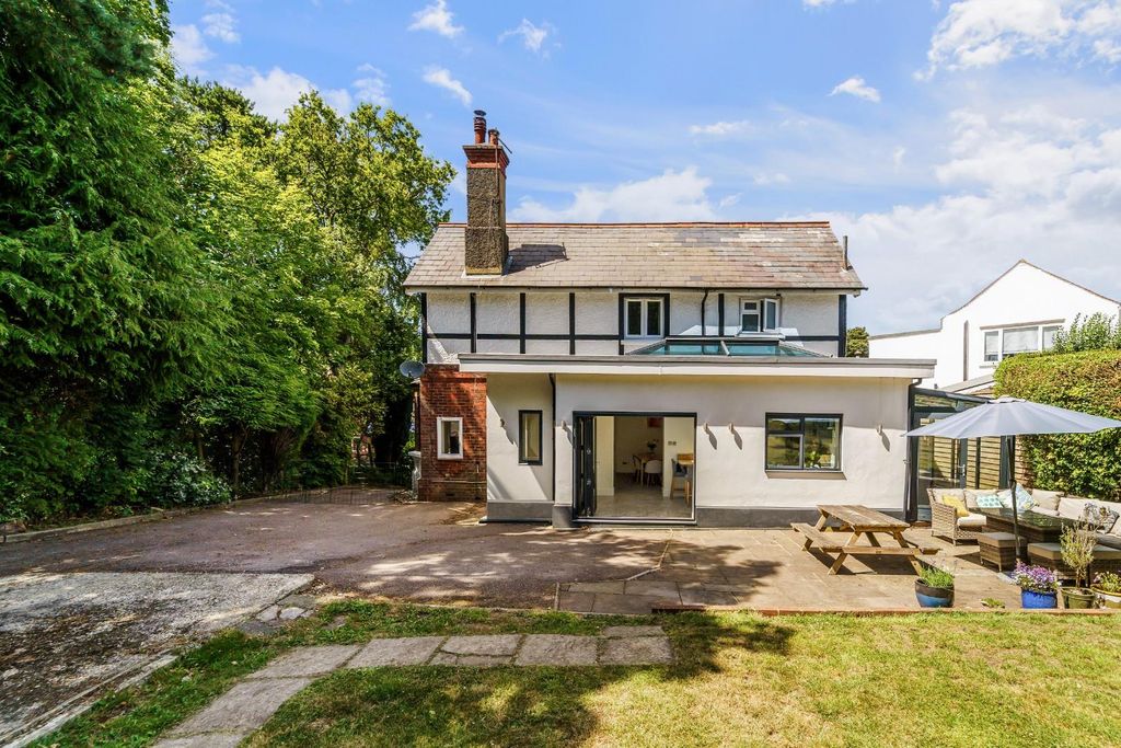 Property photo 1 of 19 Cross Road