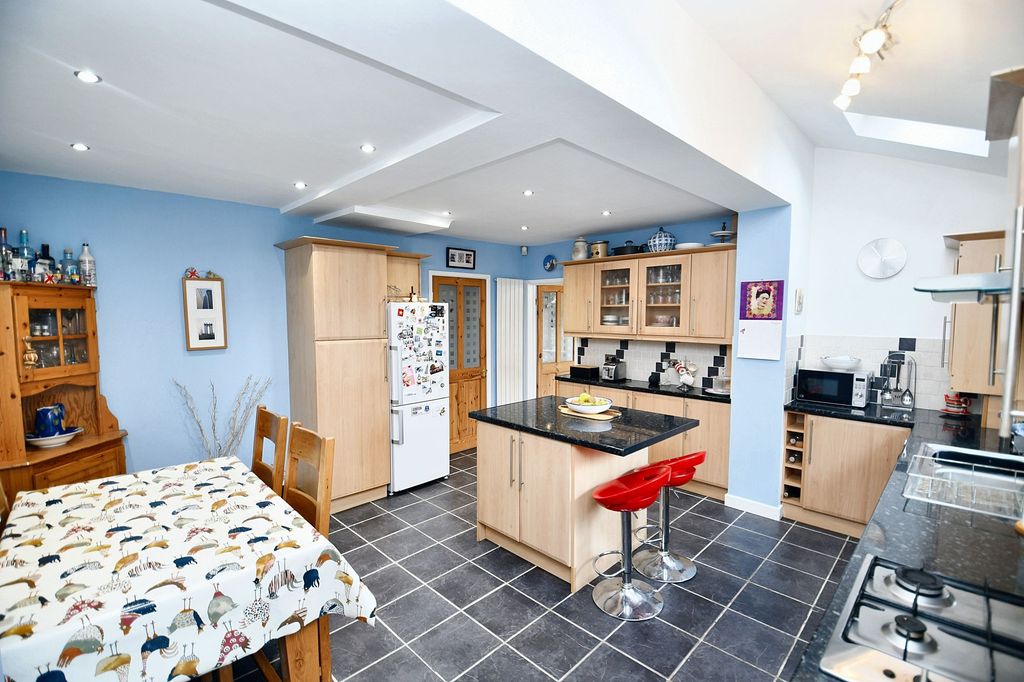Property photo 3 of 22