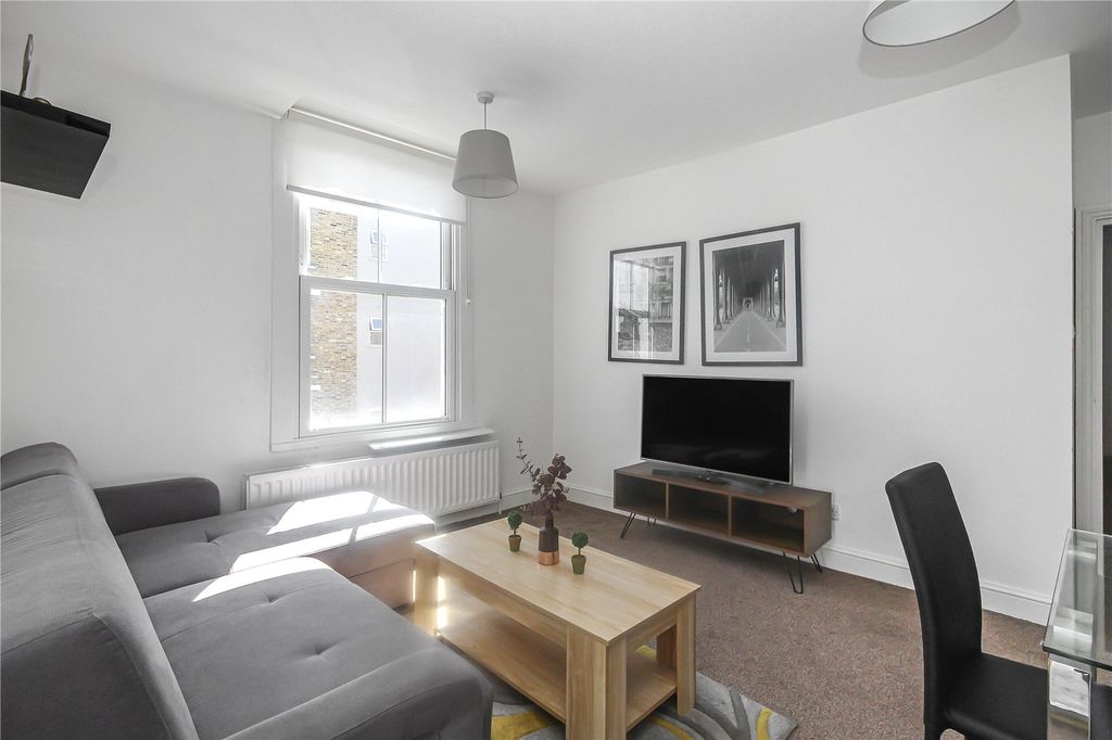 Property photo 3 of 17 Reception