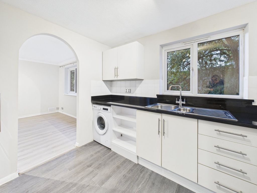 Property photo 3 of 16 Kitchen