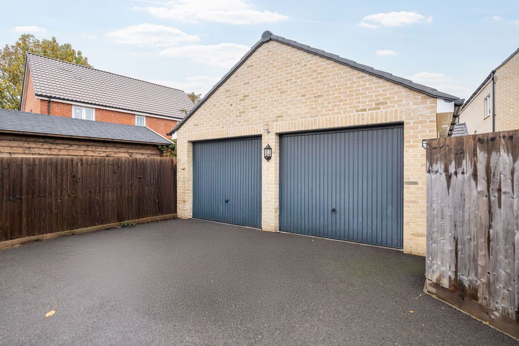 Property photo 2 of 28