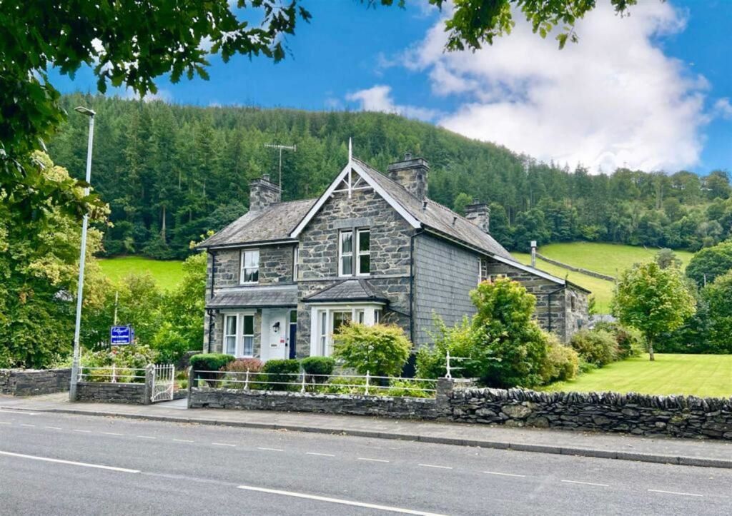 Property photo 1 of 29