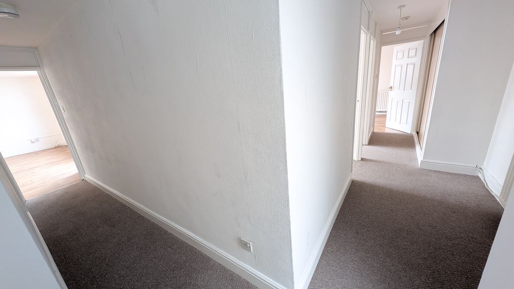 Property photo 2 of 13 Hallway